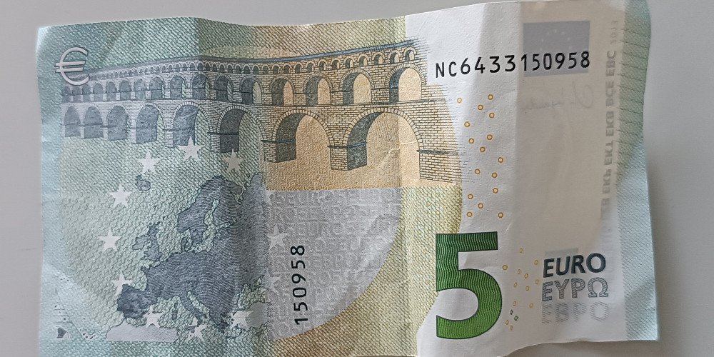 EUR 5 bill with birthdate September 15, '58 – photo of the actual bill
